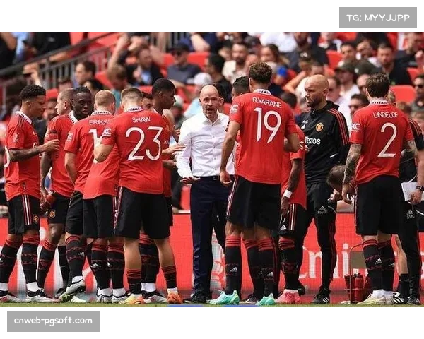 曼联球迷因格雷泽家族收购案推迟发起抗议要求尽快完成收购 曼联球迷因格雷泽家族收购案推迟发起抗议要求尽快完成收购